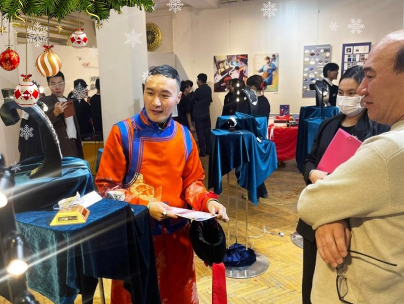 Хүслийн жигүүр бүтээлийн үзэсгэлэн